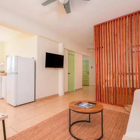 Sunny Seaside Gateway Apartment